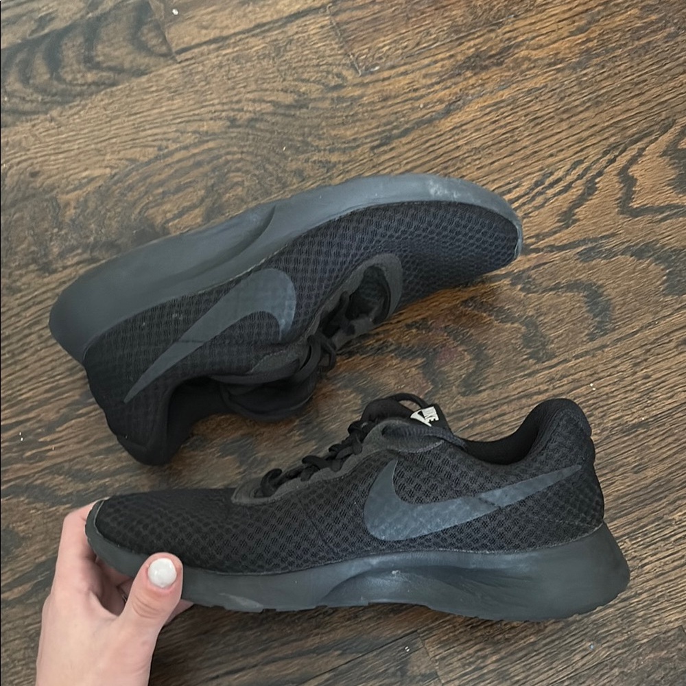 Nike Black Athletic Running Shoes with Durable Sole